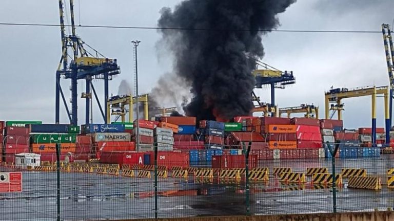 السيطرة على حريق ميناء اسكندرون