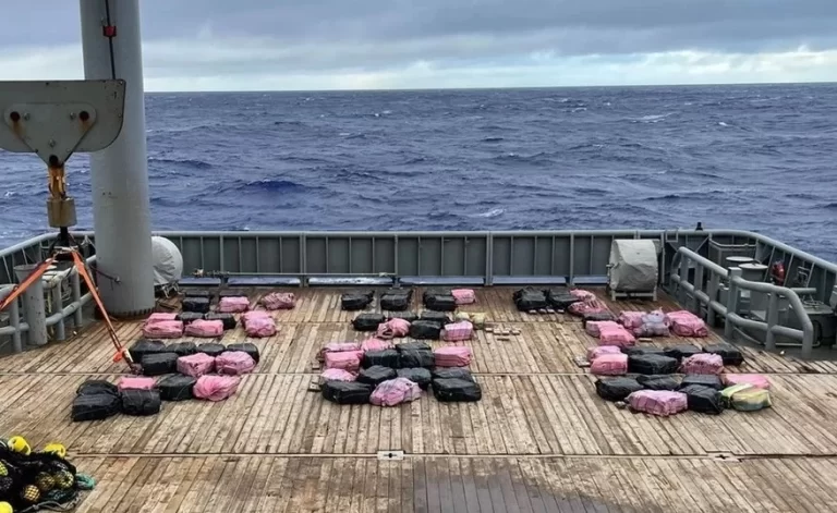 ضبط 3.2 طن كوكايين تطفو على سطح الماء