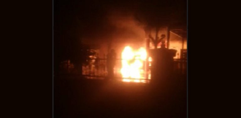 بعد رفضه.. ألقى 3 قنابل على منزل الفتاة التي يحبها (فيديو)