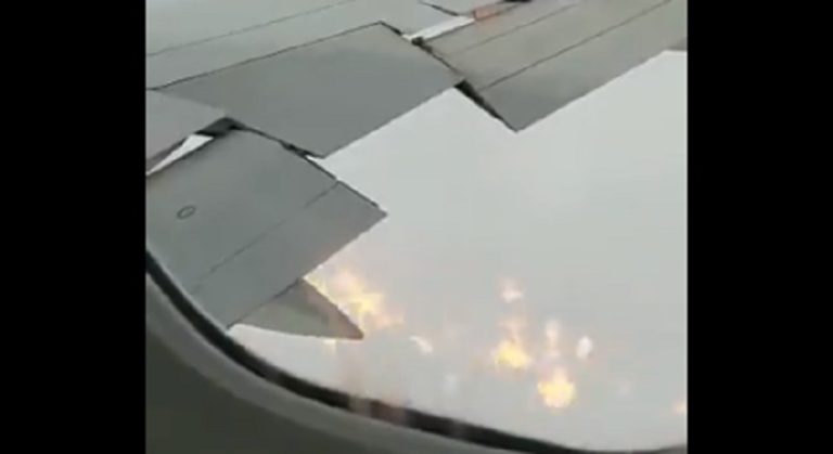 بالفيديو: هبوط اضطراري لطائرة إثر اشتعال النار