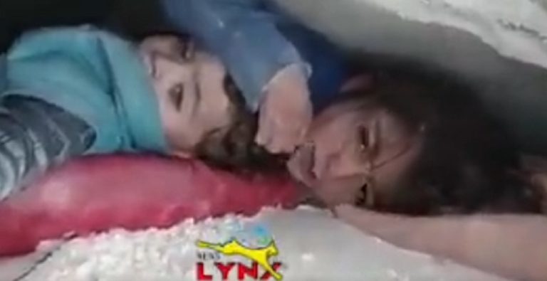 رحمة: تسقط العداوات والحصارات أمام وجع هذه الطفلة