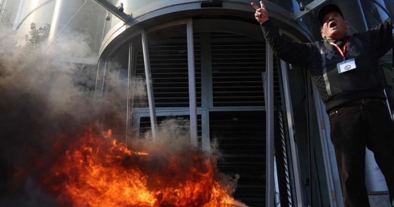 “الشارع” يغلي.. والمصارف نحو وقف الإضراب جزئياً؟