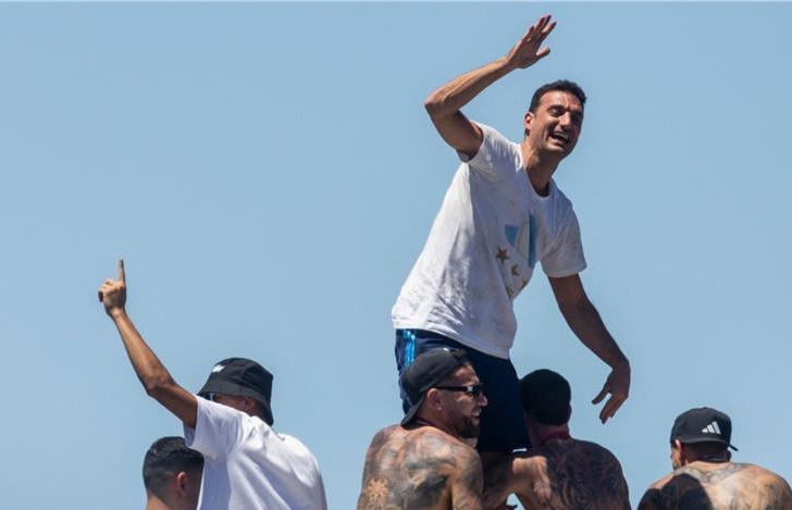 اتفاق وشيك يحدد مستقبل مدرب الأرجنتين لكرة القدم