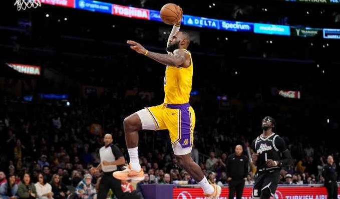 ردود فعل على انجاز ليبرون جيمس في NBA