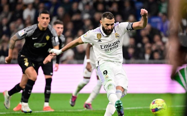 ريال مدريد يسحق التشي برباعية ويُقلص الفارق مع برشلونة