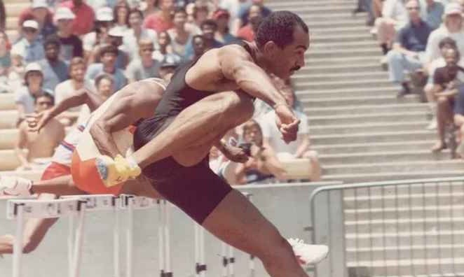 وفاة بطل سباقات الحواجز غريغ فوستر