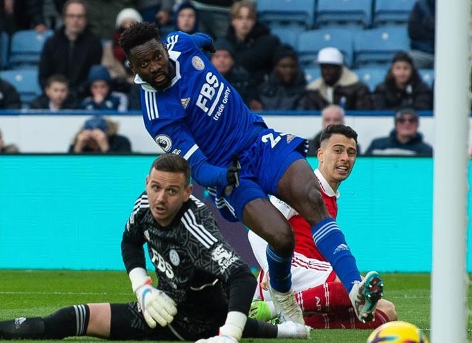 الارسنال يهزم ليستر بصعوبة