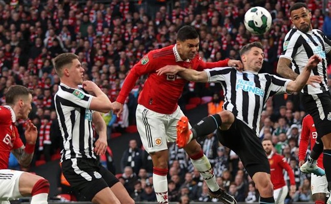 مانشستر يونايتد يتذوق طعم الالقاب مجدداً.. على من فاز في نهائي كأس الرابطة الانكليزية؟