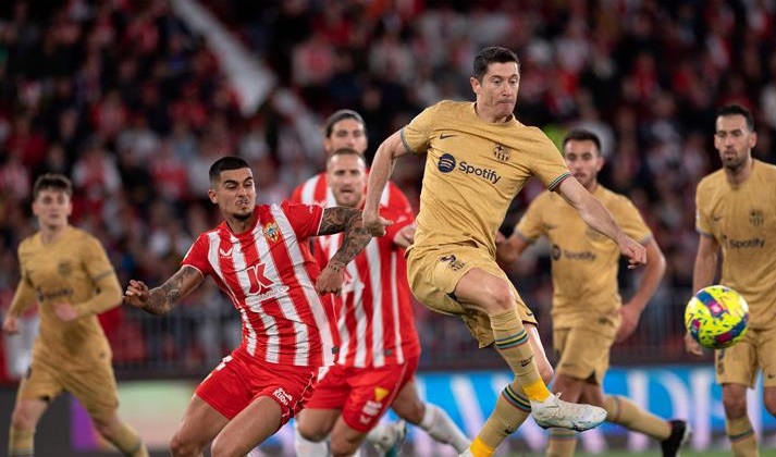 بهدف دون رد.. الميريا يباغت برشلونة