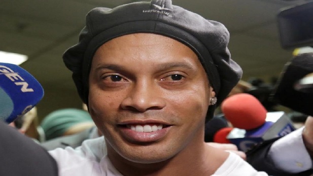 نجم معتزل يعود لمداعبة الكرة.. اليكم ما فعله بطل العالم السابق