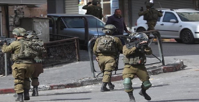 إشتباكات عنيفة… جيش الاحتلال الإسرائيلي يقتحم مخيما في أريحا