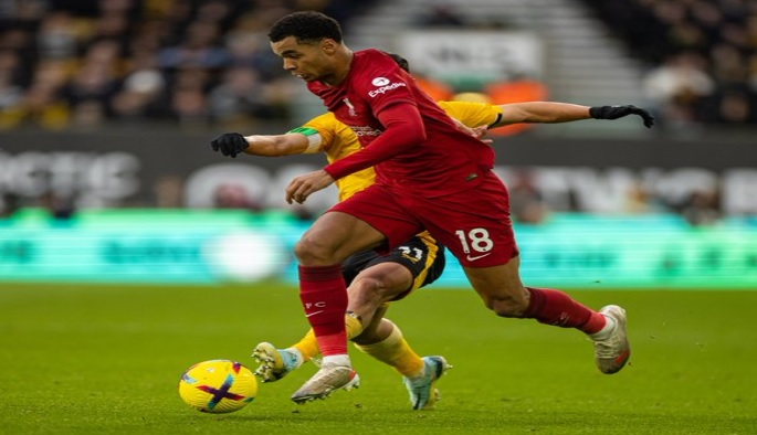 سقوط كبير لليفربول وفوز صعب لمانشستر يونايتد