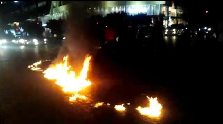 إحراق سيارات عند تقاطع إيليا في صيدا