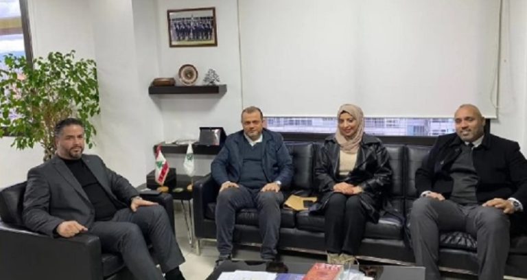 المخترع هشام الحسامي يطلق سيارة عاملة على الطاقة الشمسية