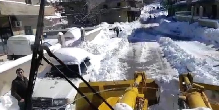 “الأشغال” تواصل فتح الطرقات وتشدد على الإلتزام بتدابير السلامة