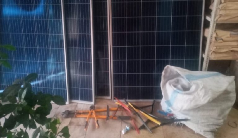 سرق ألواح طاقة شمسية لمؤسسة مياه بعلبك.. فتم توقيفه