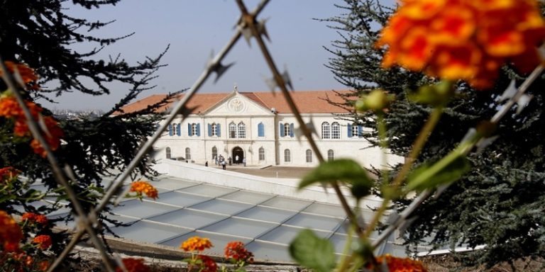 “عصا غليظة” في بكركي؟!