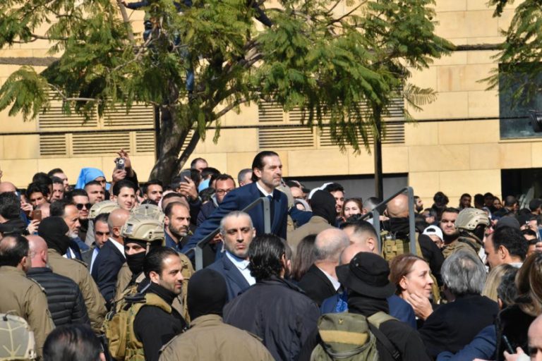 بالصور.. ماذا قال الحريري أمام ضريح والده؟