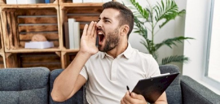 ما علاقة الصدمة النفسية بفقدان الصوت؟