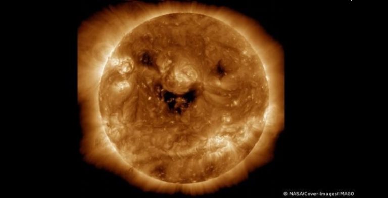 بالصور: وجه دب على سطح المريخ