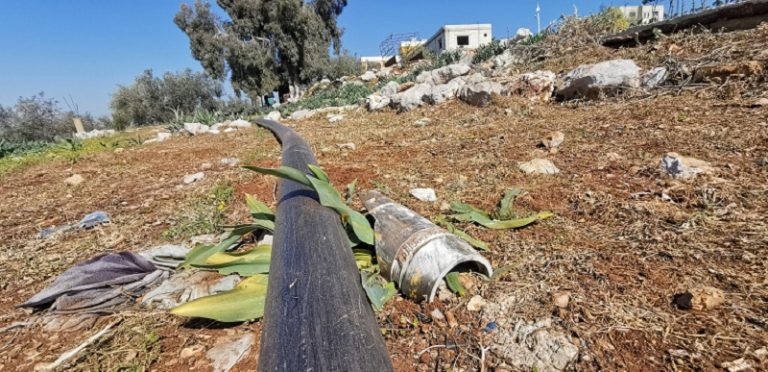 بالصور: إعتداء إسرائيلي على قرية لبنانية