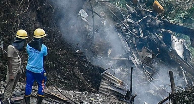 مقتل 4 أشخاص تحطمت طائرتهم فوق فوهة بركان