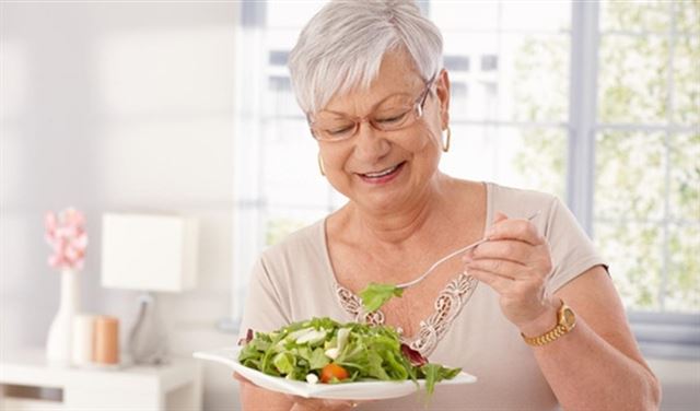 هل من تأثير لـ “الوجبات السريعة” على كبار السن؟