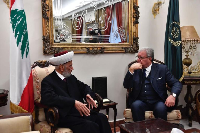 المشنوق التقى المفتي دريان: عويدات أنقذ البلد من مواجهة في الشارع