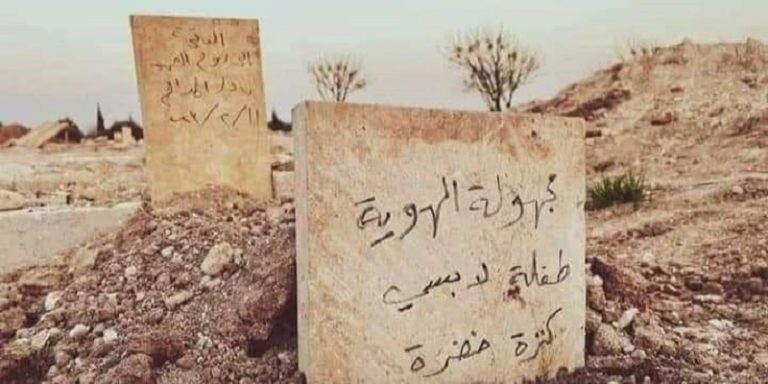 طفلة بالرداء الأخضر.. وضحايا الزلزال الذي لا أسماء فيه!