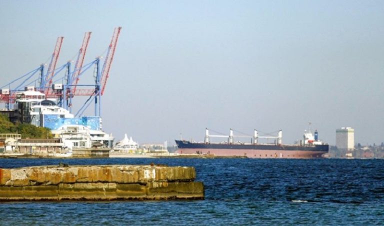 توقف حركة الملاحة بمضيق البوسفور في تركيا السبت