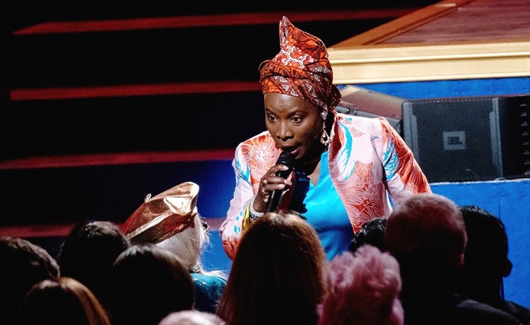 فوز المغنية أنجيليك كيدجو بجائزة “موسيقى الدول القطبية”