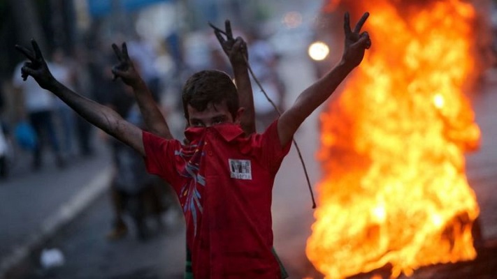 لبنان يحجز المرتبة الاولى عالمياً.. بالانهيار!