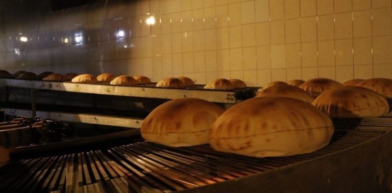 ربطة الخبز بـ70 ألفاً؟