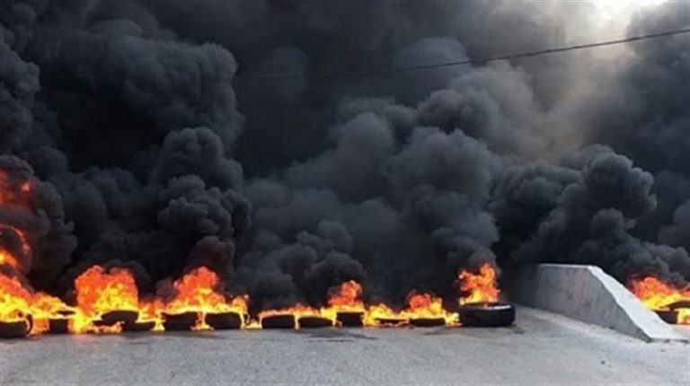 اطارات مشتعلة