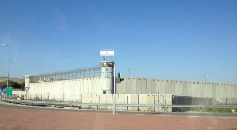 وحدات القمع تقتحم سجن نفحة وتجري تفتيشاً استفزازياً