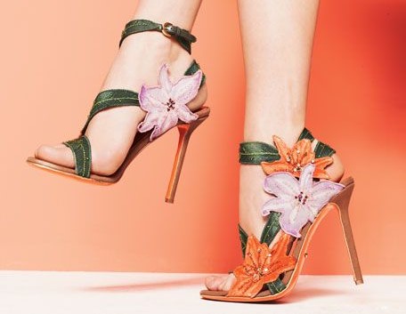 أحذية تناسب فساتين السهرة القصيرة