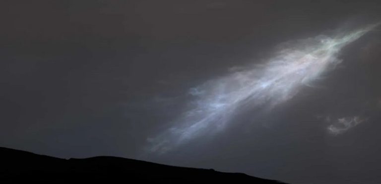 التقاط صور واضحة لأشعة الشفق على سطح المريخ