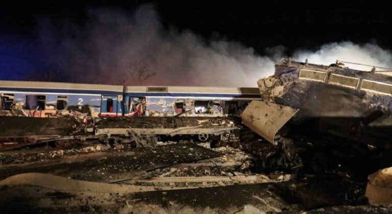 بالفيديو: قتلى وجرحى باصطدام قطارين في اليونان