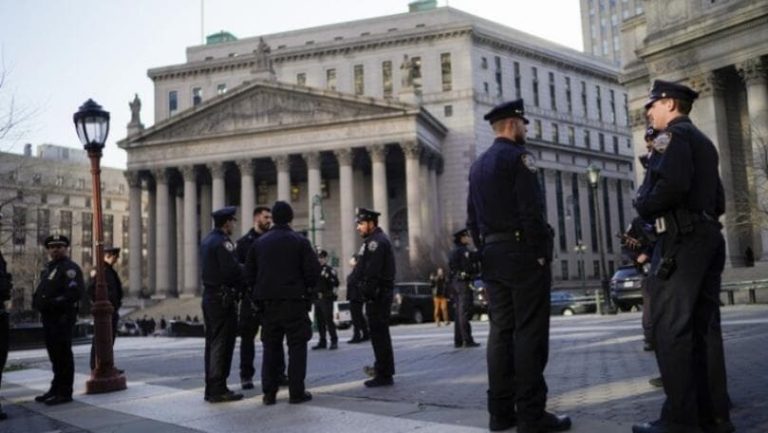 قبل جلسة ترامب.. تهديد بوجود قنبلة يغلق المحكمة