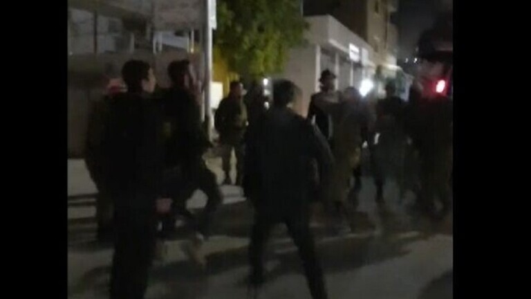 بالفيديو: جنود الاحتلال يرقصون مع المستوطنين في حوارة