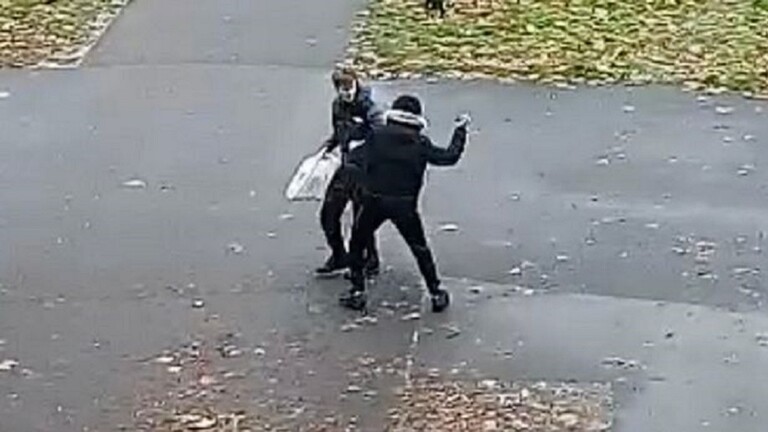 بالفيديو: مهاجر عراقي يطعن طالباً بريطانياً