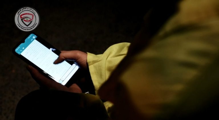 بالفيديو: مشعوذ يكتب على أجسام الفتيات ويبتزهن