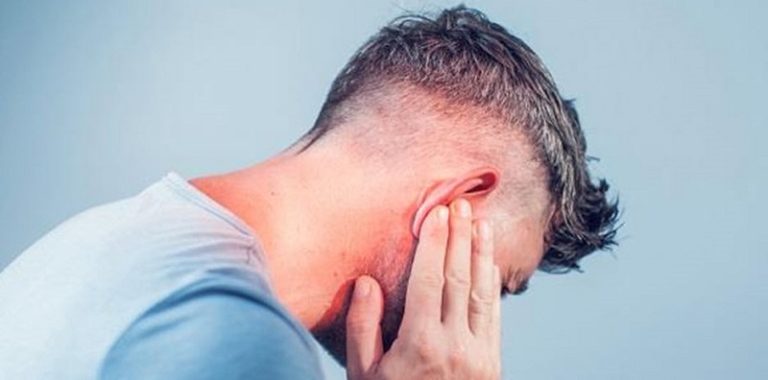 لا تستهن بها.. أعراض تنذر أن سمعك بخطر