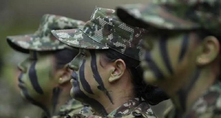 بالفيديو: تدريبات عسكرية للنساء في الجيش الكولومبي