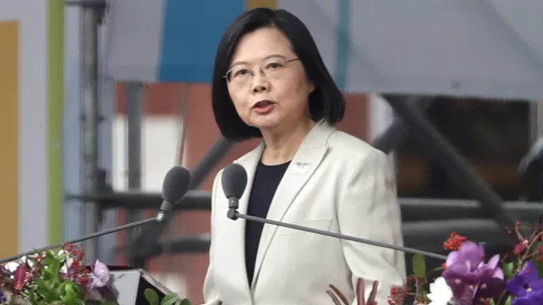 واشنطن تحذر الصين من أي “رد فعل مبالغ فيه” بعد زيارة رئيسة تايوان لها