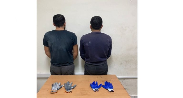 توقيف شخصين خلال تسلقهما منزل لسرقته