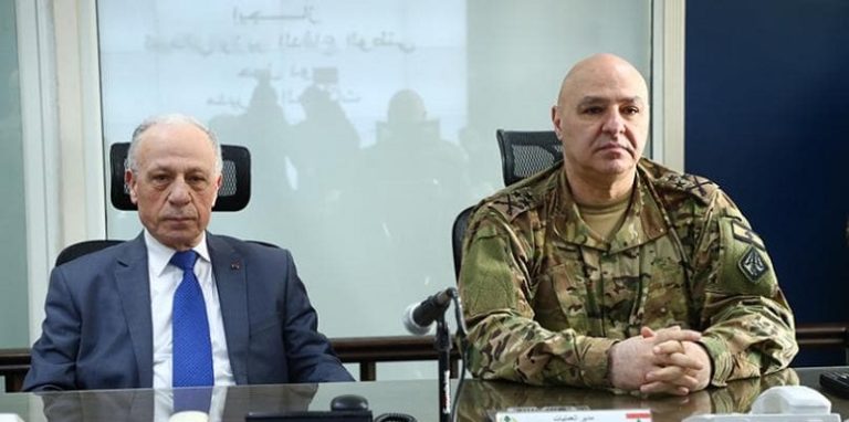 “حرب بالإنابة” لإبعاد قائد الجيش عن الرئاسة