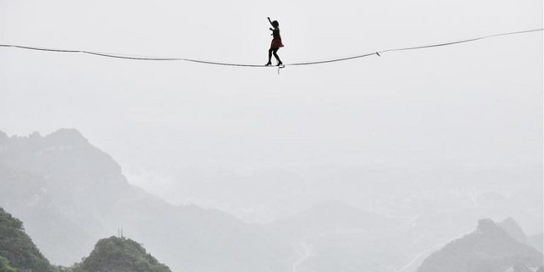 “رقص” على حبال “ممسوكة” في كيان مهزوز!