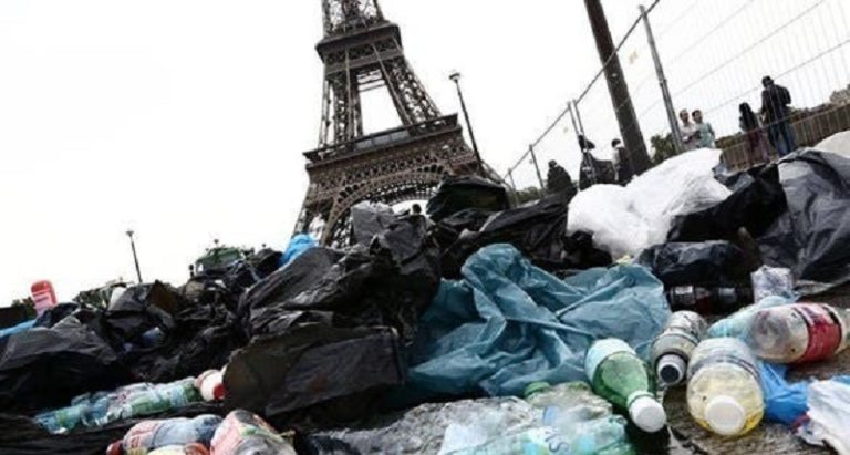 بالفيديو: باريس تغرق بالنفايات والقمامة
