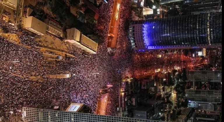 بالفيديو: تل أبيب تغلي.. وأكبر تظاهرة منذ أسابيع